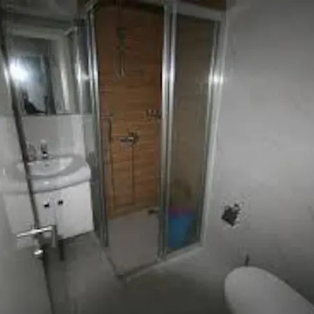 Centrally Located 1 Bedroom Flat In Apartament *